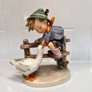 Vintage Hummel Figurine Barnyard Hero 195/1 TMK4 5.5”